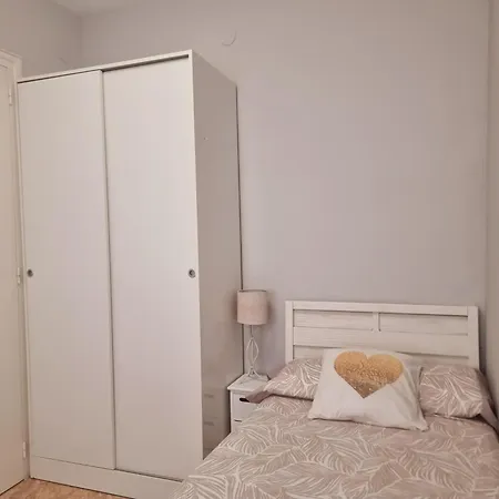Centro Familiar 4-habitaciones 2-banos *